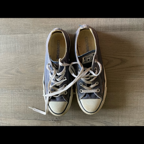 navy converse low tops